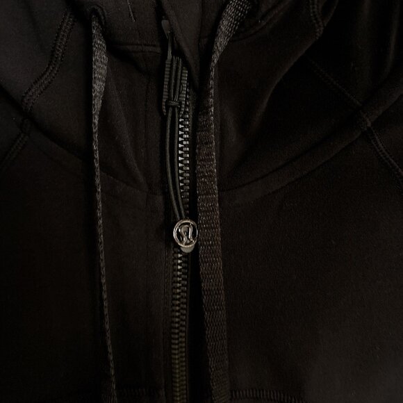 90% NEW LULULEMON DEFINE CLASSIC JACKET, SIZE 6 - Picture 2 of 3